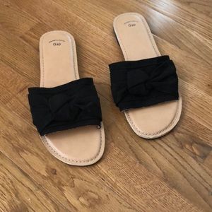 Gap black bowtie sandals, size 9
